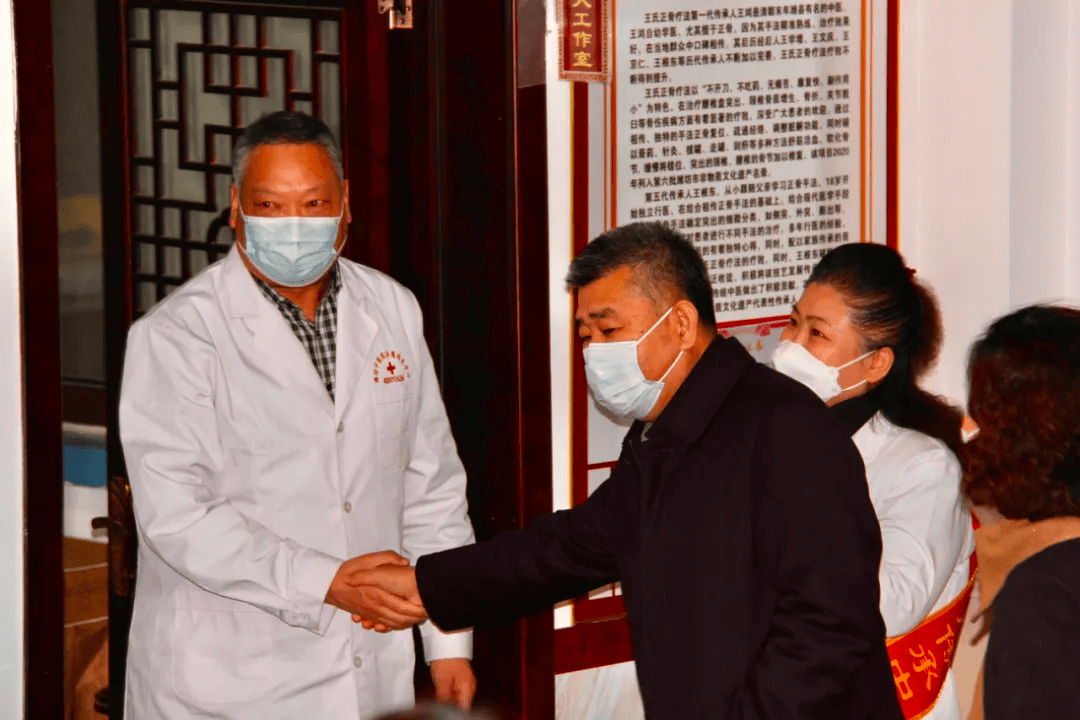 潍城区委领导到潍坊中医药非遗传承中心调研_区委常委_赵炳平_区卫健