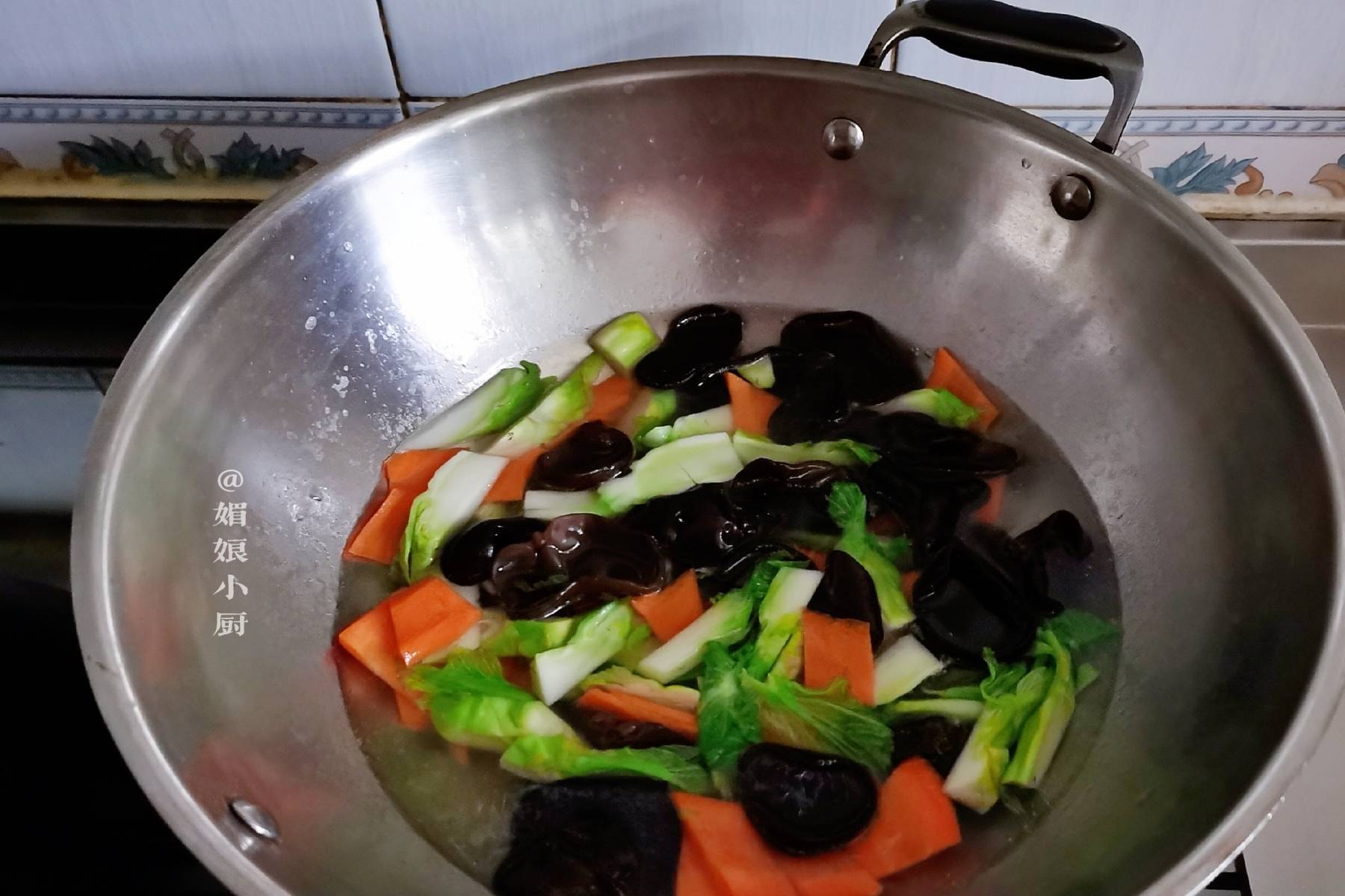 包子|两口子的早餐,做法简单,食材多样营养丰富,比早餐店好吃干净