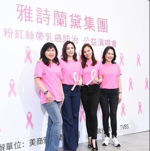 衣戴 富士康老板娘近照曝光，穿粉衣戴名表打扮贵气，46岁还想拼4胎