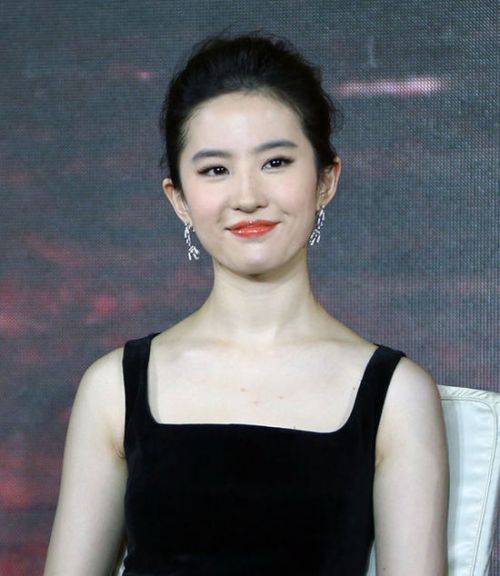 画眉别再乱“画眉”了,什么脸型画什么眉形,选对了显脸小还提气质