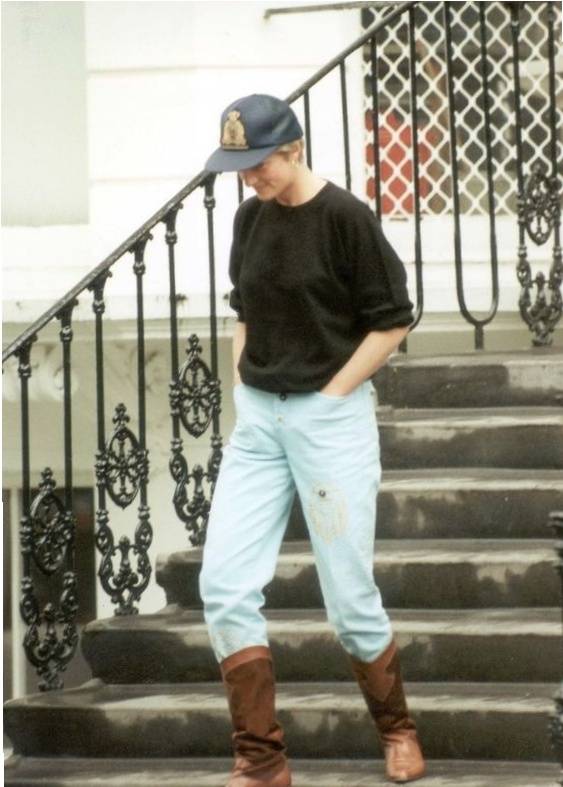 卫衣 跟着戴安娜王妃学穿搭，卫衣也能穿出高级优雅，也太会了吧