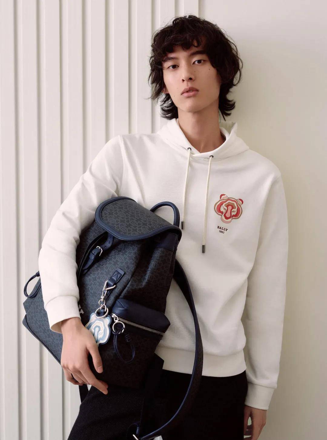 系列 这样的大牌虎年限定你心动吗？吴磊、罗一舟、关晓彤同款的那种