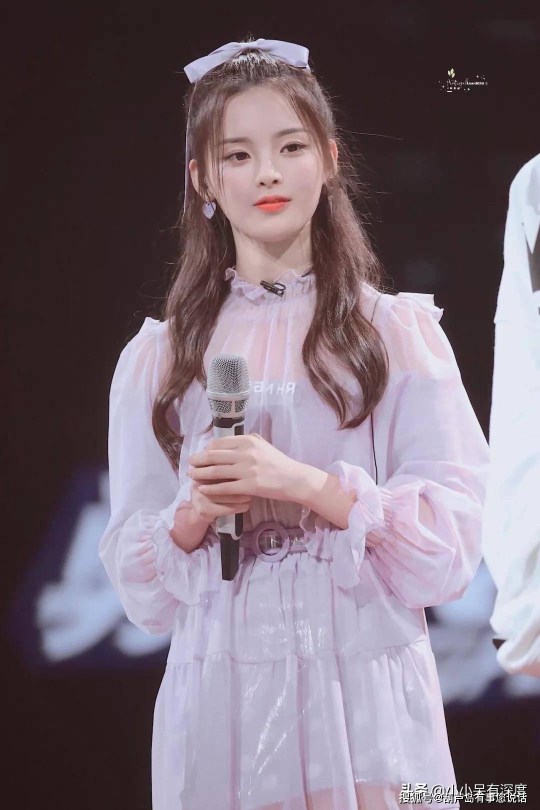 原创小刘佳和杨超越她俩长得简直一模一样的说是亲姐妹都有人信