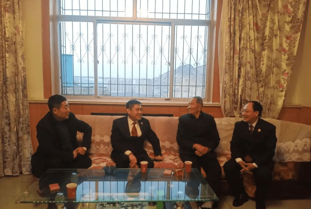 石楼县检察院开展走访慰问老干部活动