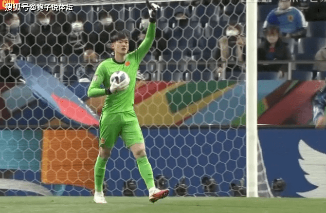 方面|比分0-1！射门0-10！国足被日本全面压制 落后仍被压着打差距太大