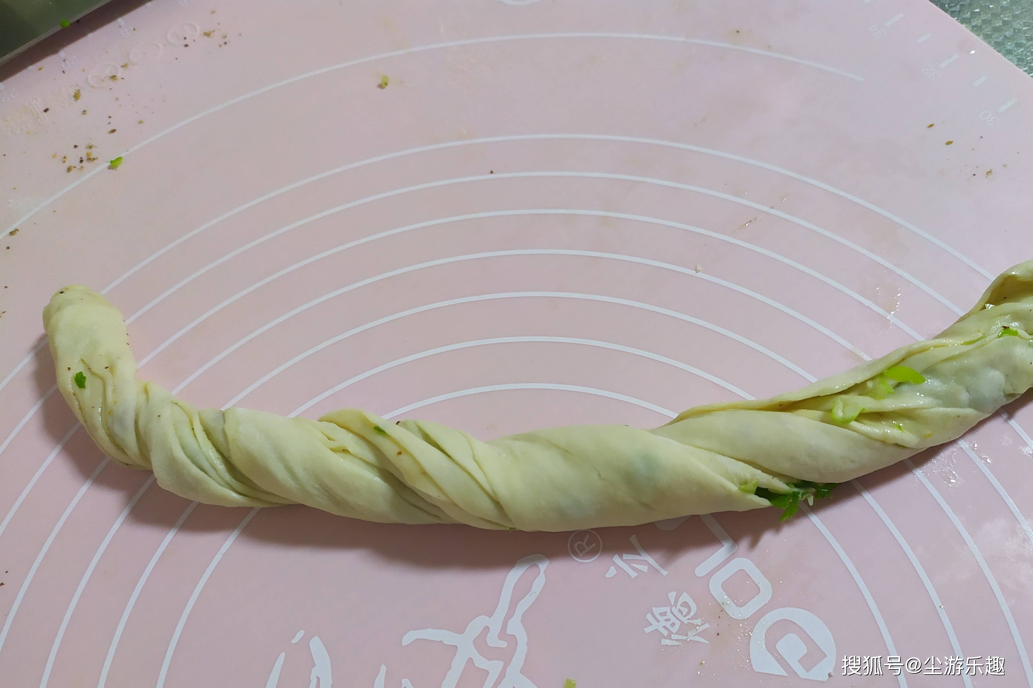 葱花|儿子开学最爱吃的早餐,葱香浓郁、外酥里嫩,比馒头香比包子简单