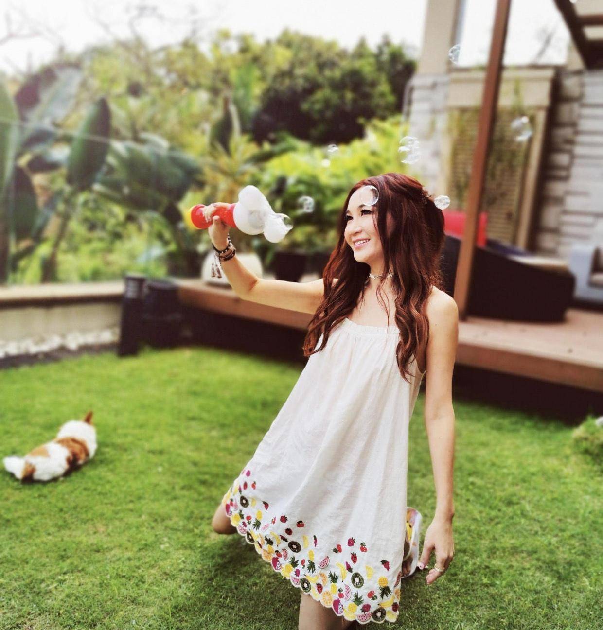 方面 温碧霞在穿搭方面很有自己的独到见解,看起来也很有亮点!