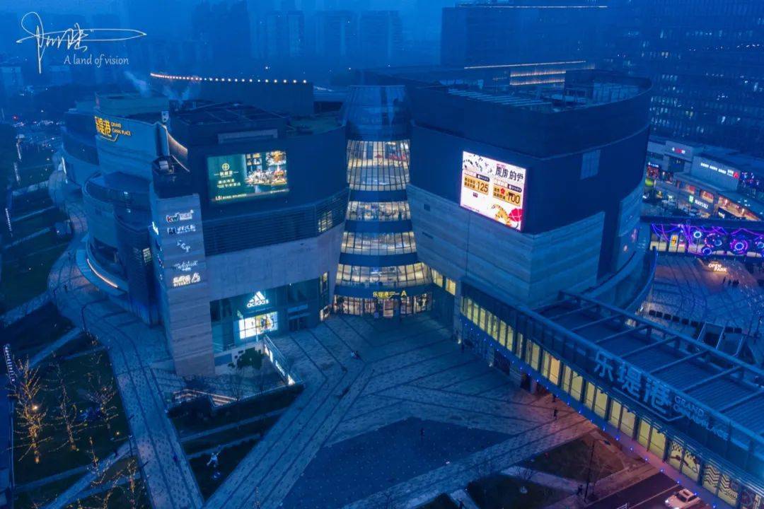 原创航拍夜杭州之远洋乐堤港运河边的艺术购物中心