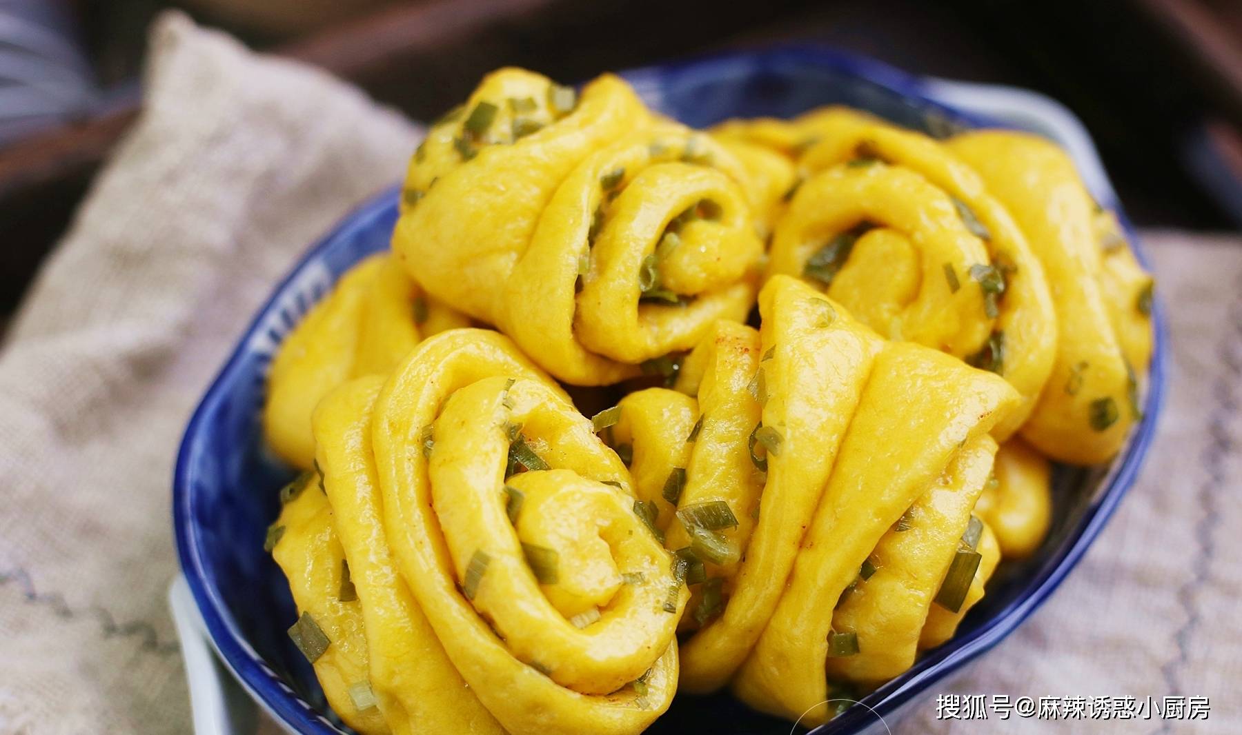 葱花|花卷别只会放葱花，加点它，香气翻倍，口感极佳，孩子一次吃3个