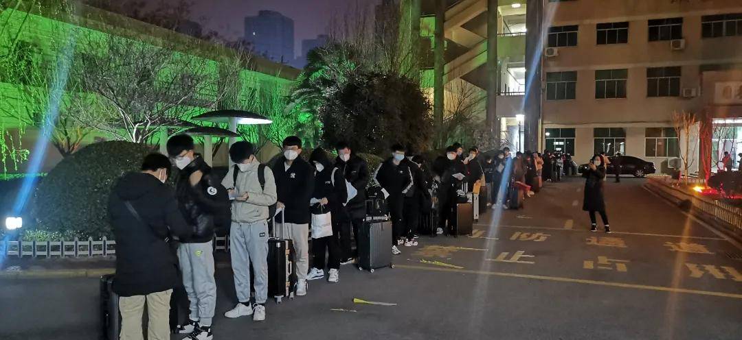 “疫”路回家 有爱相随 | 西安职业技术学院护送学生平安返乡