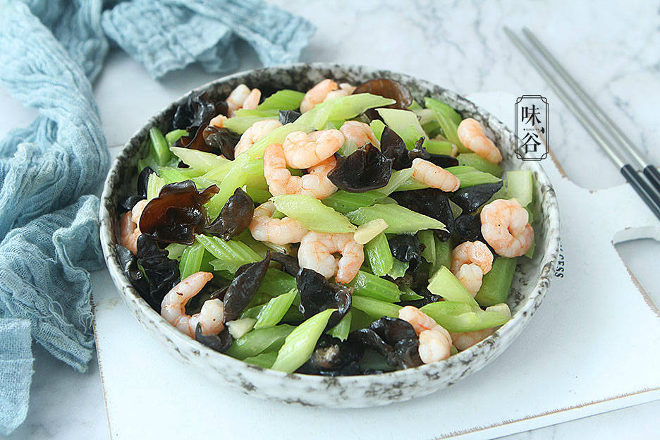 做法|2022年夜饭菜单，精选9道家常菜，荤素搭配寓意好，全家都爱吃