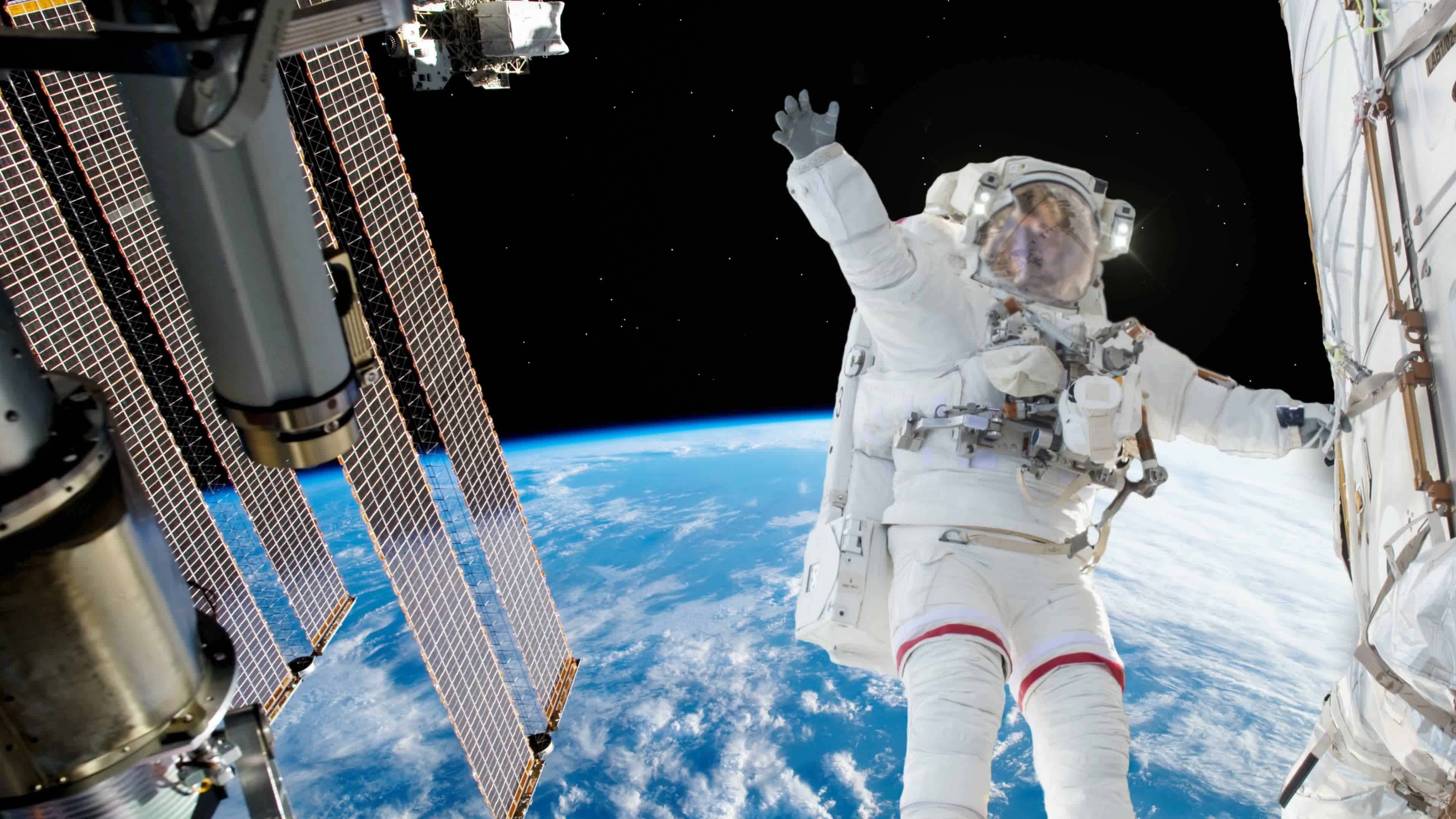 根据环球网援引俄罗斯媒体报道称,美国太空军司令觉得,中国与俄罗斯都