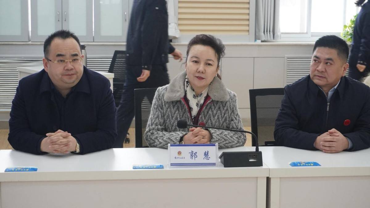 市委统战部副部长郭慧携菏泽市新联会节前走访慰问一线交警