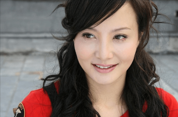 原创情感主持人赵川3婚2离现任妻子比他小16岁如今怎样了