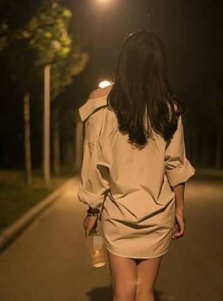 梦境迷雾，当他带另一个她回家——解析梦中男友与陌生女子的意象