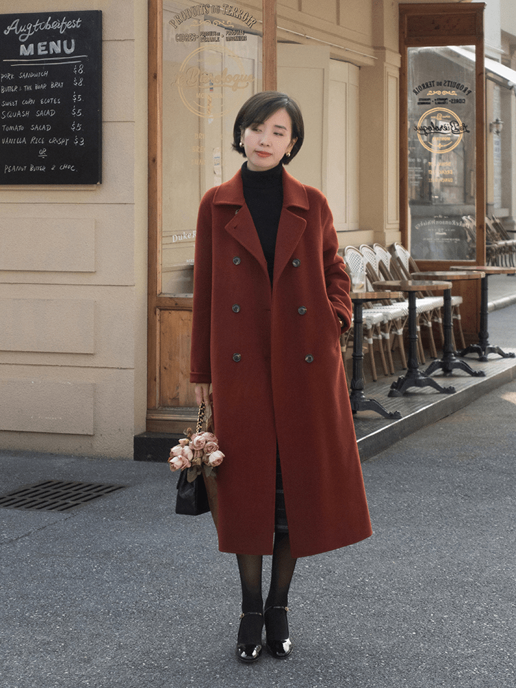 显得 穿来穿去，还是“大衣”时髦耐看，保暖舒适又高级，适合成熟女性