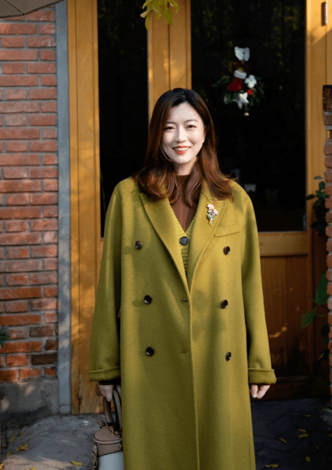 显得 穿来穿去,还是“大衣”时髦耐看,保暖舒适又高级,适合成熟女性