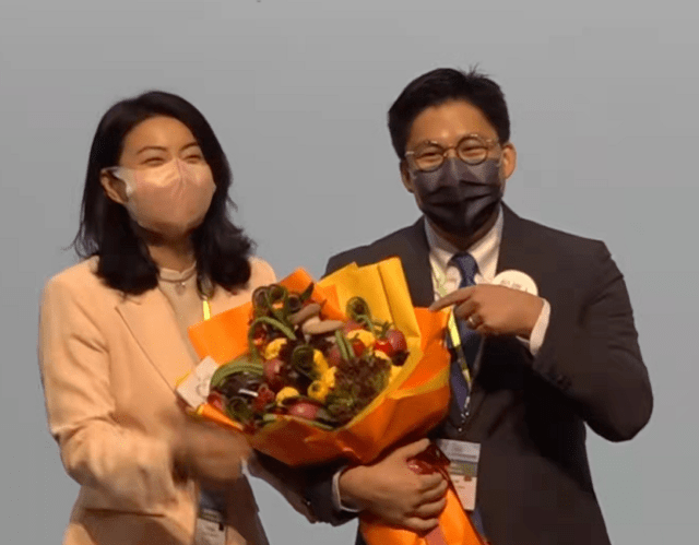 郭晶晶 郭晶晶私下生活照罕见曝光！穿针织衫变贤妻良母，换造型颜值高