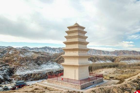 丝绸之路上很重要的一座寺庙，隋炀帝曾到访过，就在甘肃境内