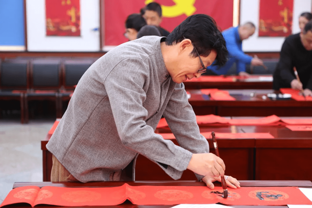 节日|吕梁市直书法家协会走进市供水服务中心“迎虎年 送春联”