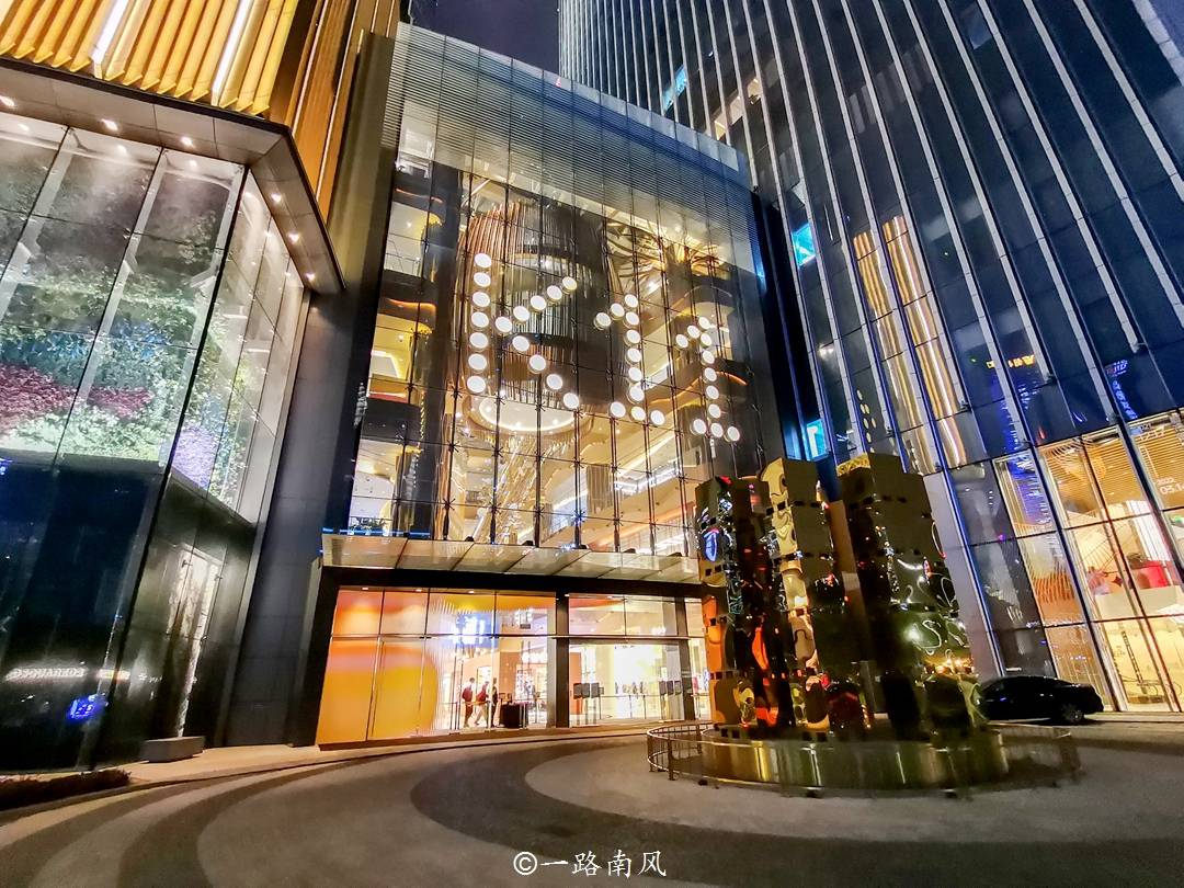 艺术|开在广州第一高楼的商场，堪称珠江新城最靓的仔之一，游客却不多