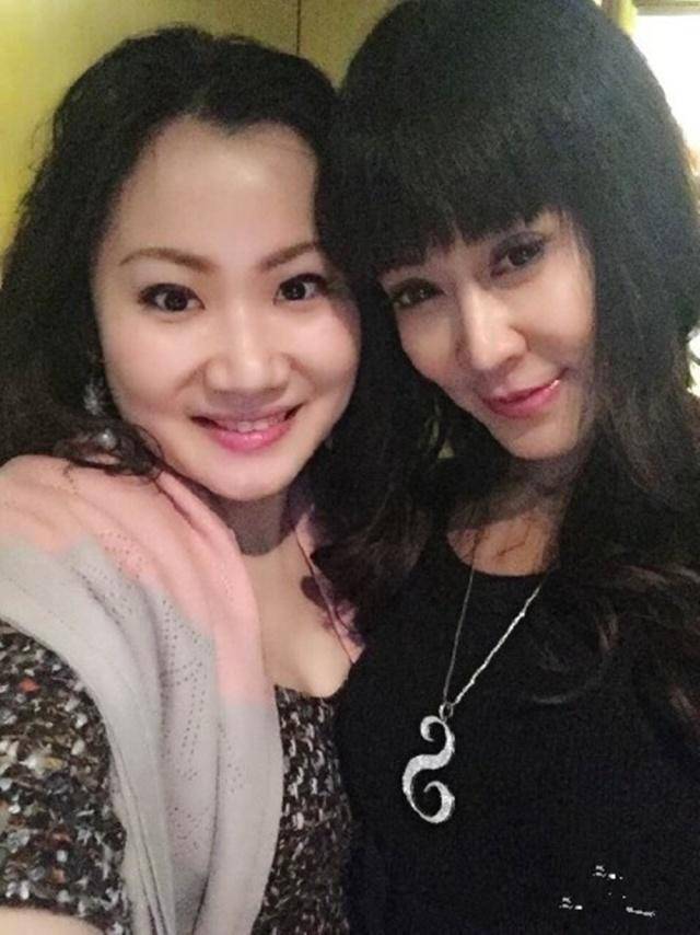 小姑娘她不愿自然老去，花3百万整容，今58岁活成了女人都羡慕的样子