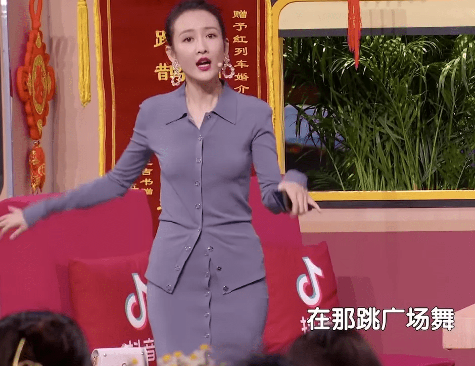 马凡舒 春晚女星出圈造型：马凡舒关晓彤惊艳，王鸥出其不意，被杨幂媚到