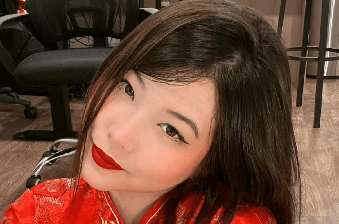沙巴SB体育|海派甜心2|Mayumi晒“春节美照”红旗袍极