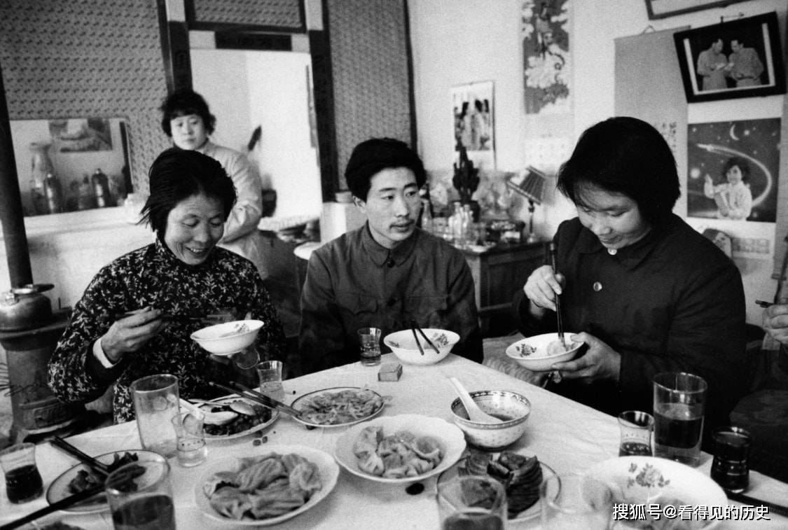 老照片1955年法国摄影师镜头下北京的餐桌舌尖上的北京_手机搜狐网