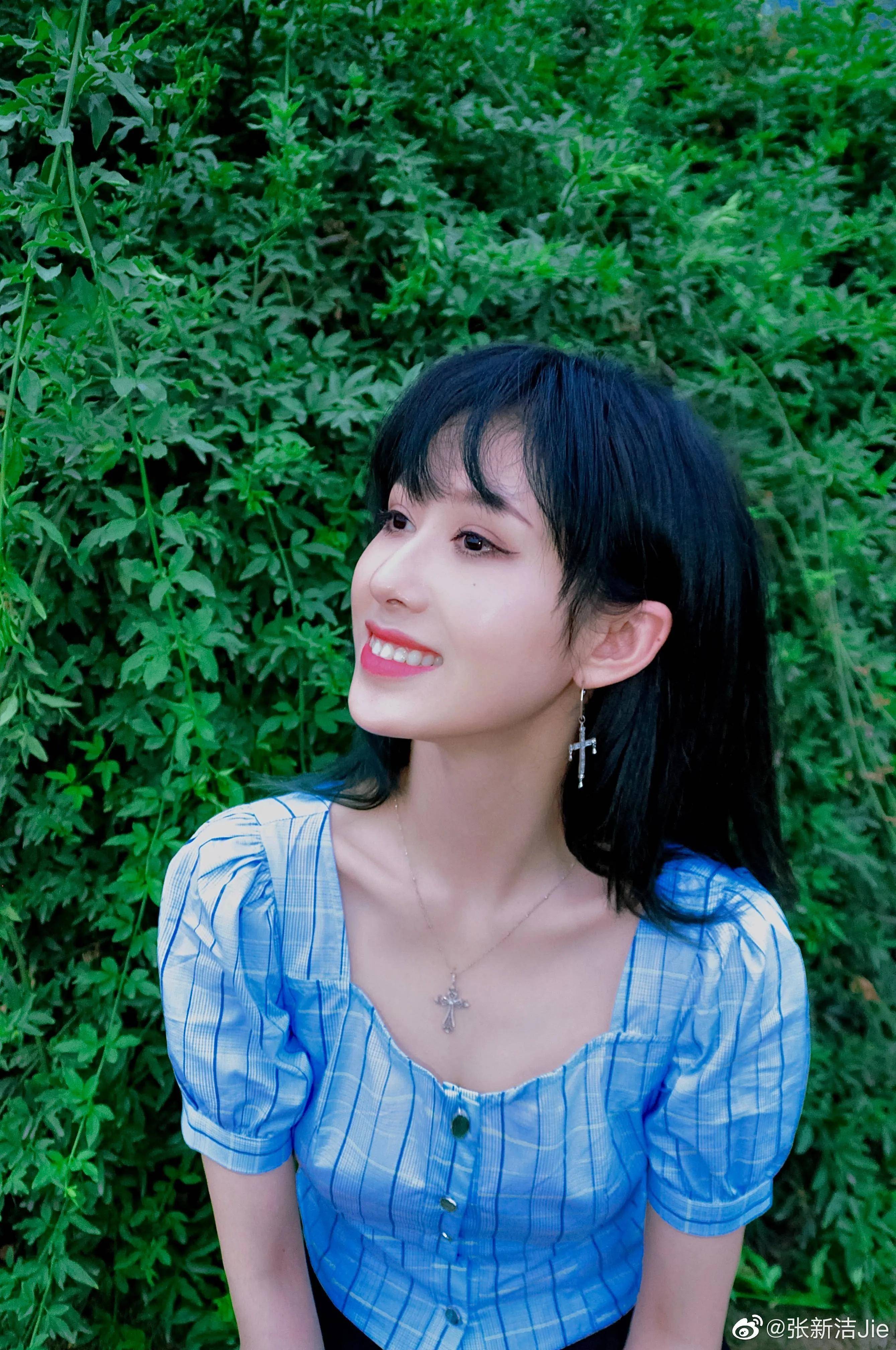 德才兼备,气质非凡的中国正能量艺人张新洁,曾武警文工团服役_全球疫