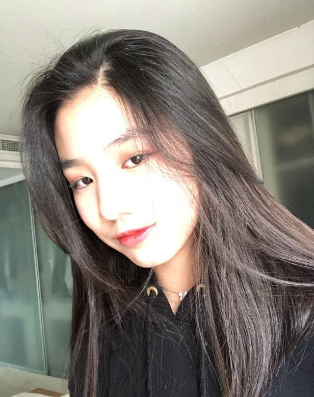 汪峰大汪峰大女儿晒美甲照，14岁小苹果与章子怡开心出游，越来越洋气了