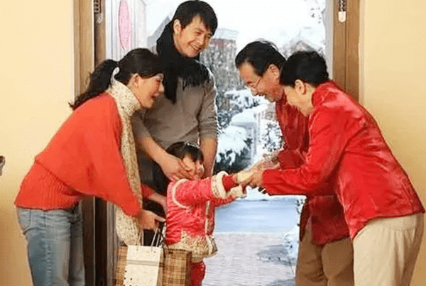 小时候过年走亲访友 5432a6c71b6744c595c414384171f260.png