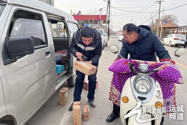 "2月5日,快递员郭斌来到运城市临猗县东张镇开始派送快递,他熟练