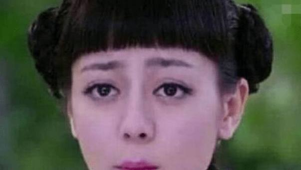 发型同样是厚重齐刘海，热巴最丑，杨幂也撑不起，只有她能驾驭