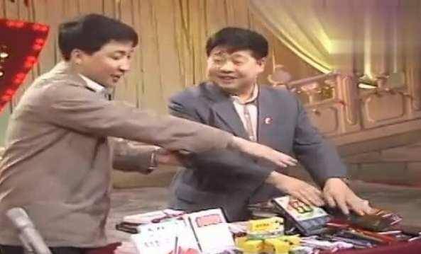 电视机|1983年央视春晚正在直播，导演突然大喊：赶快拿灭火器来！