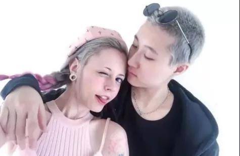 成龙女儿现在的生活 60920a37612a4d5797c745e3793e9d7c.jpeg