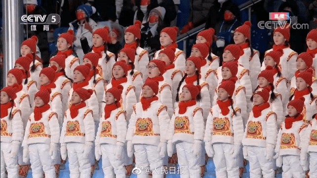 鸟巢 一起向未来!中国十佳设计师丁洁在鸟巢与孩子们“虎头虎脑”迎冬奥