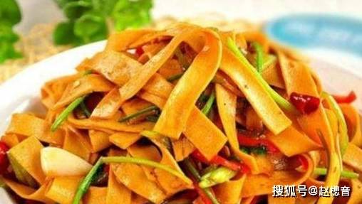 胡萝卜切丝怎么炒最好吃 ae7d5d3659c24571b41ebd072dee835a.jpeg