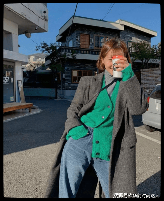 脖子 早春“大衣+高领衫”太高级了,保暖显气质,适合30、40岁的女人