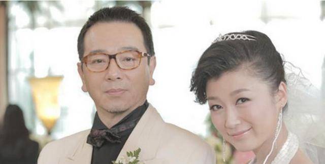 原创张晨光出道37年为何至今没有绯闻看到他妻子的照片真相大白