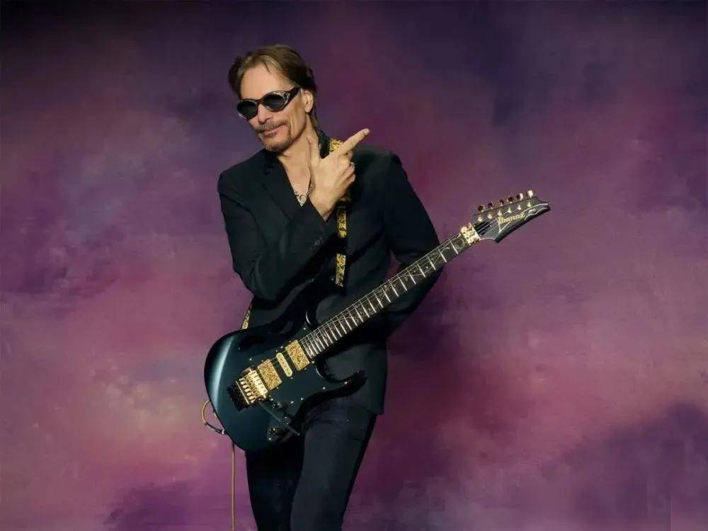 【周刊头条】吉他之神steve vai最新战琴ibanez hydra 九头蛇_gibson