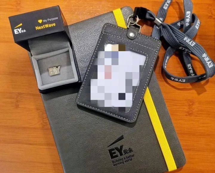 安永,低调有内涵"穿上的瞬间be like↓↓↓等等,就是这外套好像有点