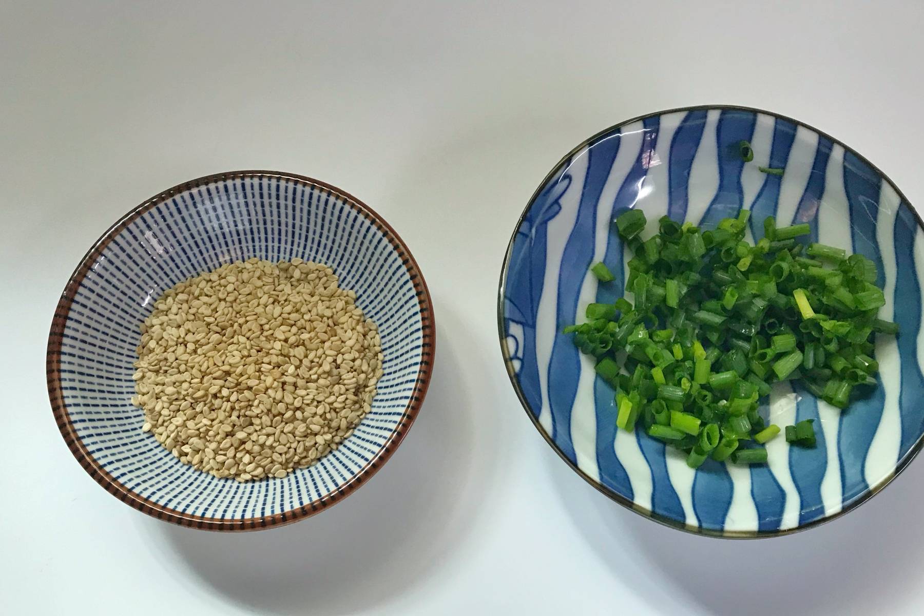 做法|酱香饼的快手做法，不用揉面，10分钟解决全家早餐，酥脆好吃