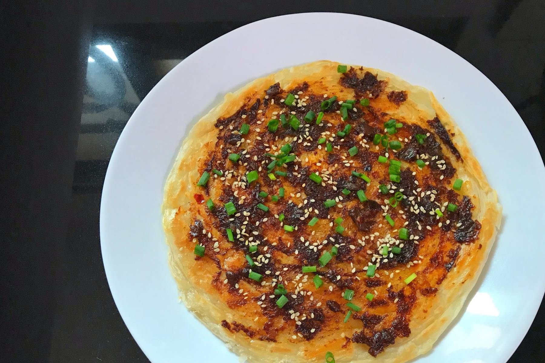 做法|酱香饼的快手做法，不用揉面，10分钟解决全家早餐，酥脆好吃