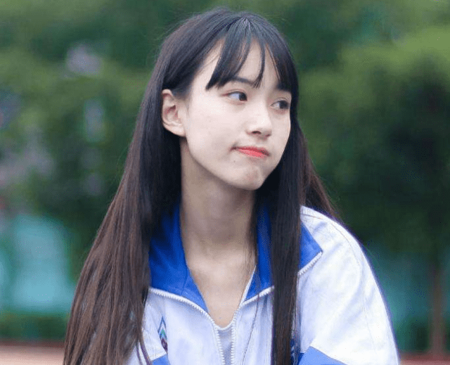 长期下来影响心情,也会影响成绩,特别是一些早恋的学生,女生上初三后