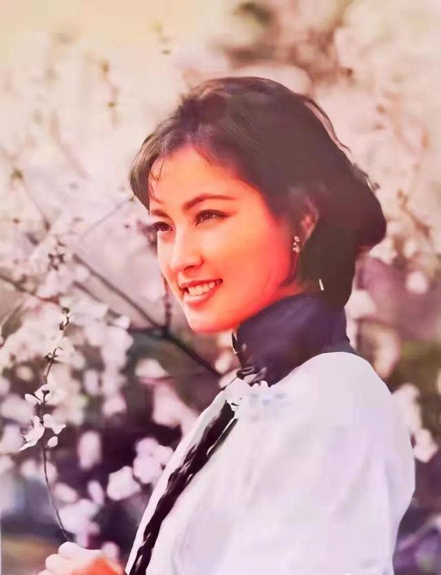 梦婕刘晓庆在《神秘的大佛》中饰梦婕同款系列12图，哪张才是你的最爱