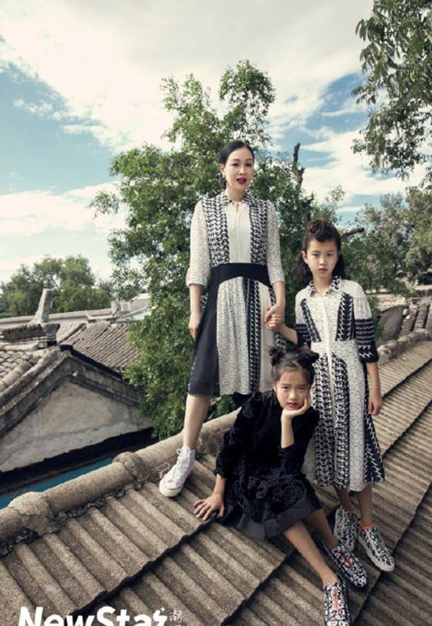 女儿 钟丽缇大方晒出全家福!21岁大女儿长相大气,考拉天生“镜头感”