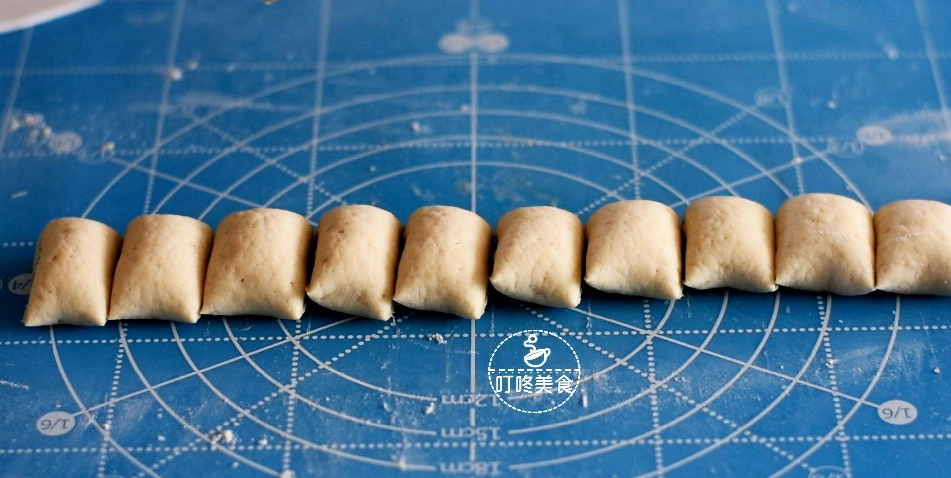 蒸屉|孩子不吃早餐，试试这样做，好吃好看又营养，儿子一次能吃20个！