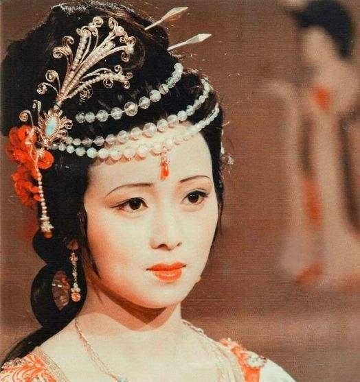 角色|87《红楼梦》杨树云的设计手稿，陈晓旭太像了，仿佛从画中走出来