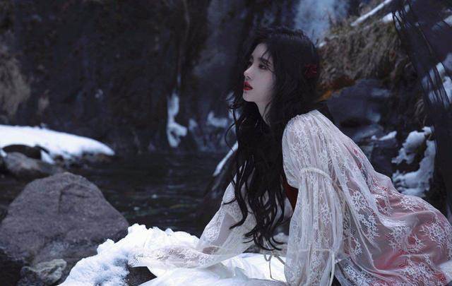 永久换掉“半永久”妆容的她，看起来真的顺眼多了